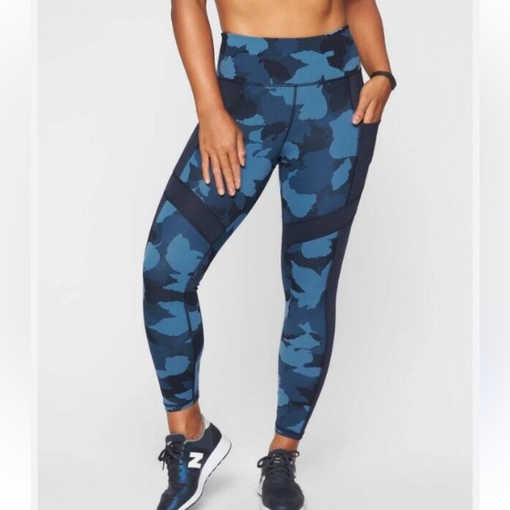 Athleta Blue Camo All in 7/8 Tight Leggings Size M